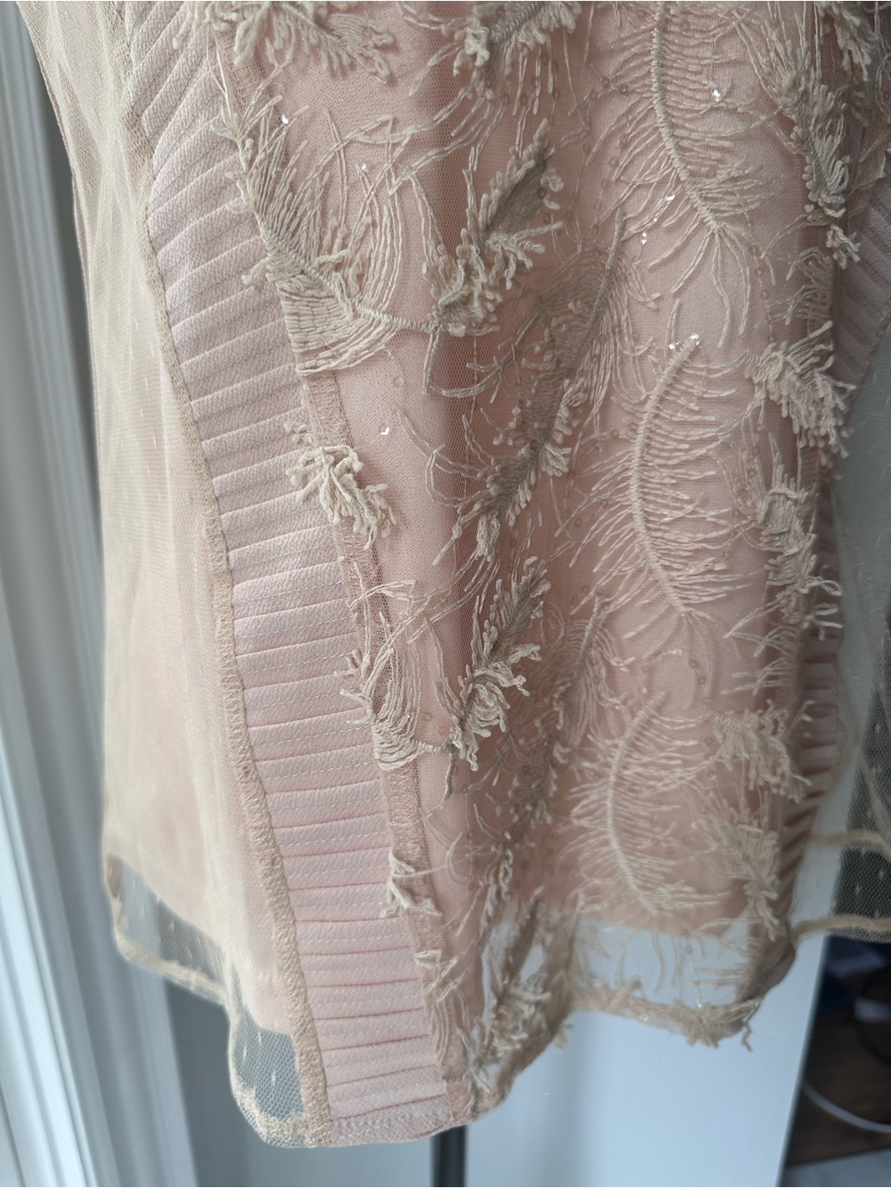 NWT CLN Blush Pink Mauve Embroidered Sleeveless Lace Tank Top Blouse Size Medium - Picture 3 of 13